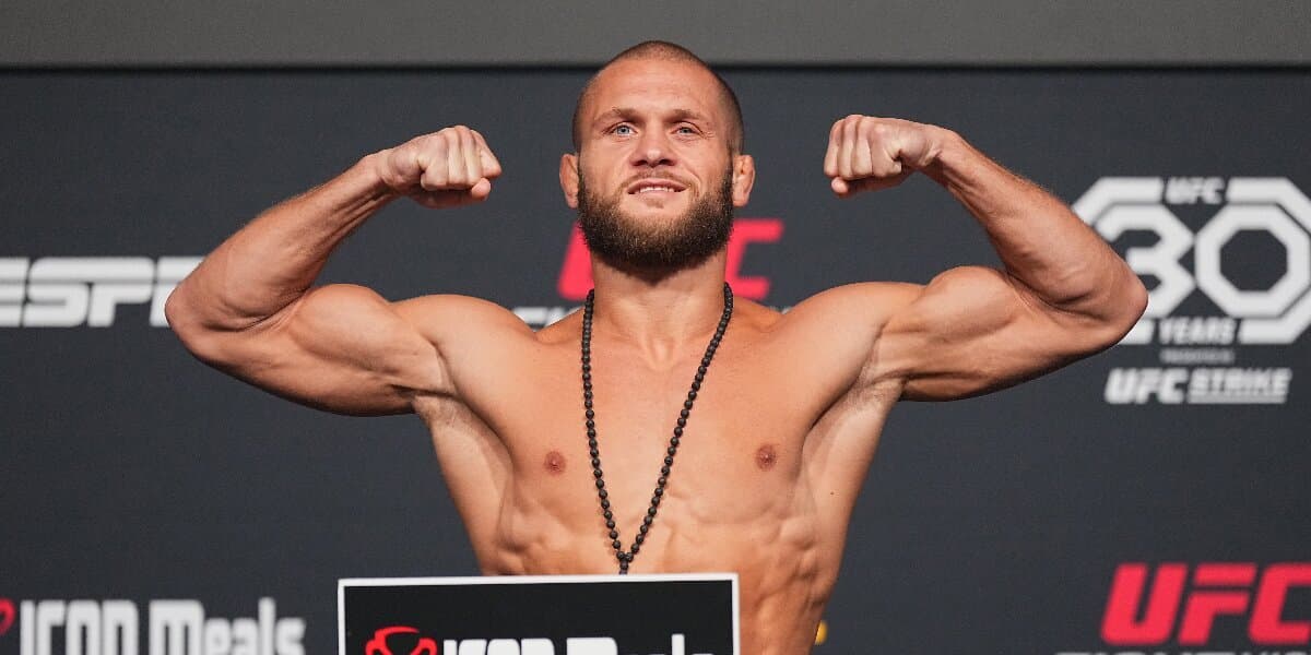 Физиев нокаутировал Торреса в главном бою турнира UFC в Баку